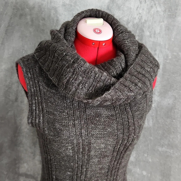 J.J. Basic sleeveless sweater dress - Picture 2 of 7